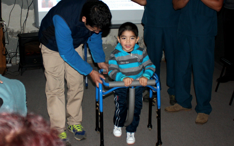 Benjamín en andador Pediátrico