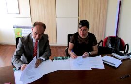 Firma convenio rector san Joaquín y representante municipalidad