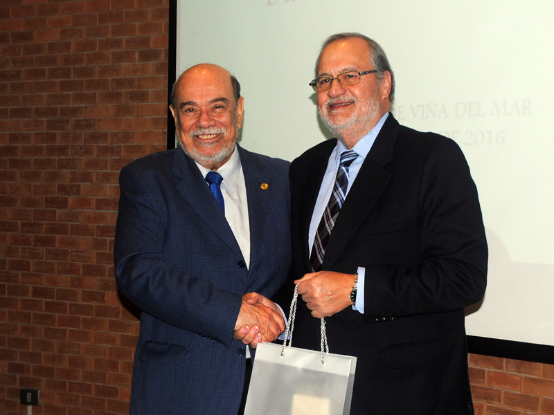 vicerrector de Investigación y Postgrado de UST, Exequiel González, junto a José Weinborn, rector Santo Tomás Viña del Mar.