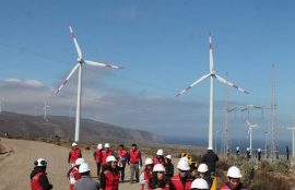Durante el recorrido, los jóvenes pudieron obtener mayor información sobre el Parque Eólico Canela I y II, el primer proyecto basado en el potencial generador del viento en nuestro país.