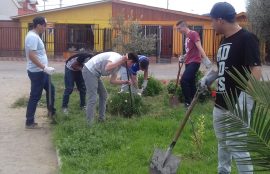 Este año los estudiantes realizaron un operativo de limpieza en la plaza de la Villa El Molino, en donde desmalezaron las áreas verdes, recogieron desechos y pintaron un mural.