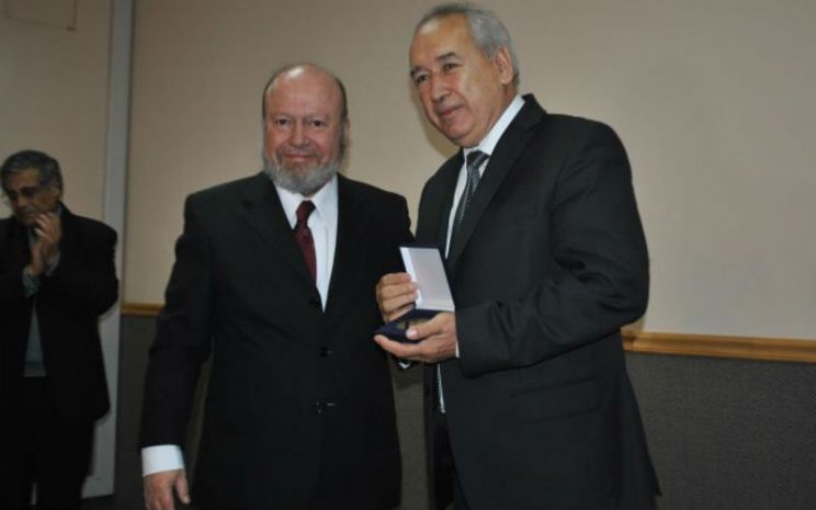 alcalde de Osorno recibió “Medalla Santo Tomás”