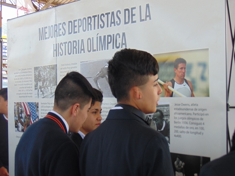 Los escolares pudieron conocer más acerca de la historia y el desempeño de destacados deportistas chilenos en las distintas citas olímpicas.