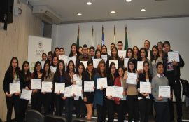 Estudiantes de Técnico en Contabilidad General del IP-CFT Santo Tomás Ovalle que recibieron certificado por participación en Operación Renta 2016
