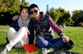 Fei Zhi junto a su esposa