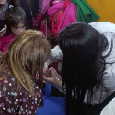 Alumnos de podología realizan operativo en Jardín Infantil Rayito de Luz