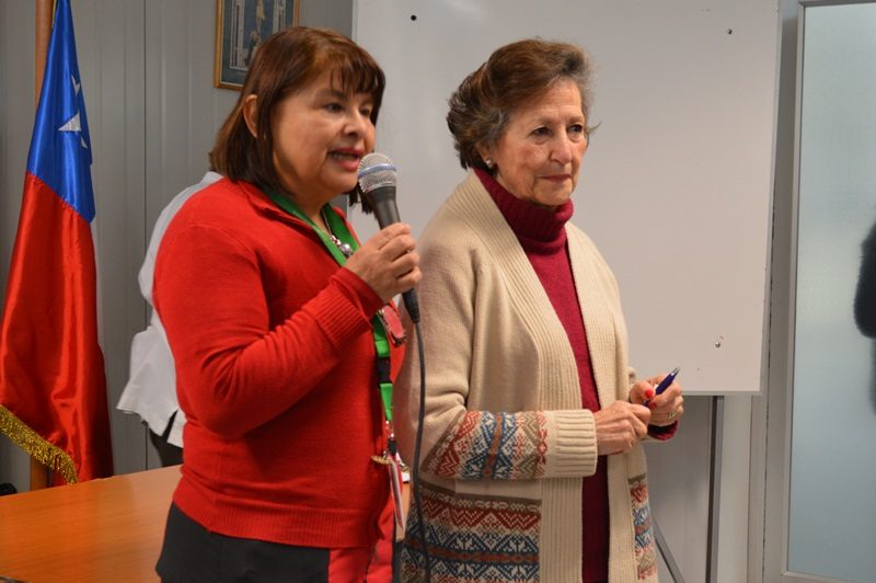 La Jefe de Carrera de TEGYN, Silvia Cifuentes junto a la Directora Ejecutiva de la Liga de la Leche en Chile, Graziana Bartolucci.