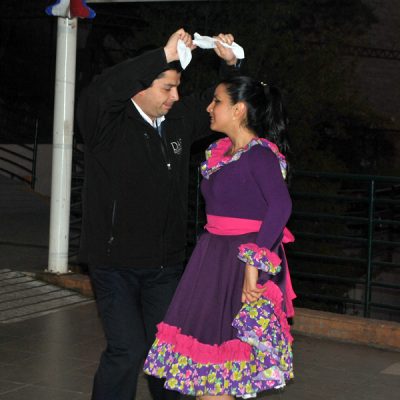 Bailes típicos en celebración Fiestas Patrias DAE. Cueca