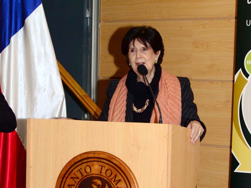 Gloria Carranza, Decana Facultad de Educación UST, durante la inauguración del CIEDUCA