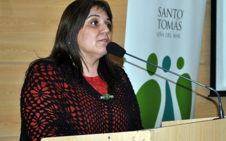 Marcela Villegas, directora del colegio Altavida, durante su exposición.