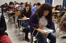 Jóvenes rinden el 13° Ensayo Nacional PSU Santo Tomás.