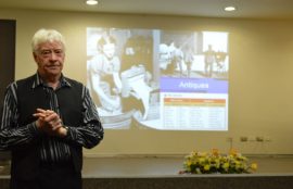 Académico britanico visitó La Araucanía para hacer una charla sobre practicas nuevas de pedagogía en inglés