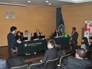 Pontificia Universidad Católica del Perú en competencia