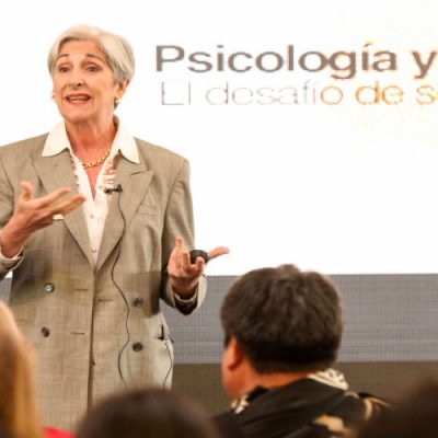 Psicóloga nacional expone en seminario de salud