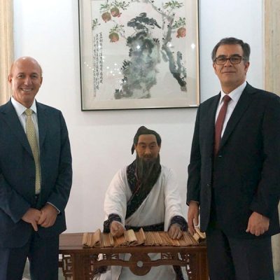 Rector Nacional de la UST, Jaime Vatter, junto al Director de Proyectos Internacionales, Roberto Lafontaine, visitaron la Universidad Normal del Este, en Shanghai