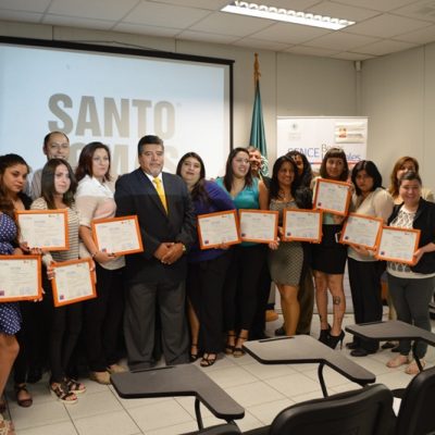Ceremonia cierre curso "Actividades Auxiliares Administrativas" en Santo Tomás Puente Alto.