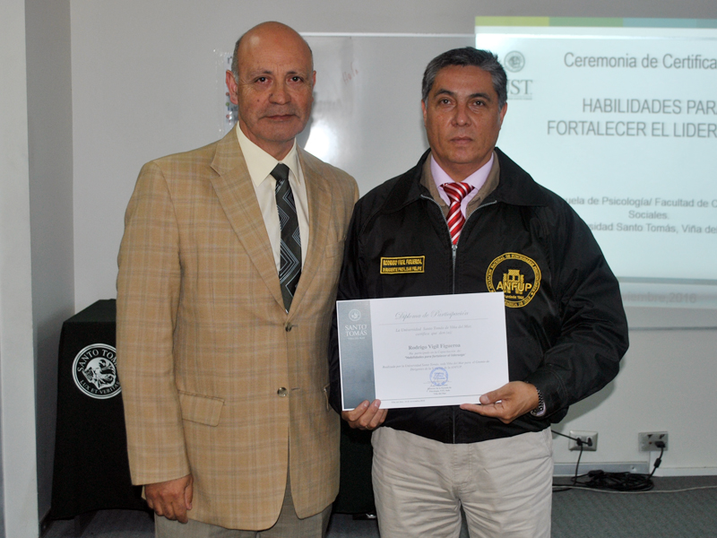 Ceremonia de certificación a funcionarios de Gendarmería por parte de la Escuela de Psicología UST Viña del Mar
