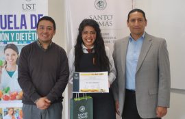 Premiación a ganadora de concurso "Nutricuentos 2016", Valeria Espinoza