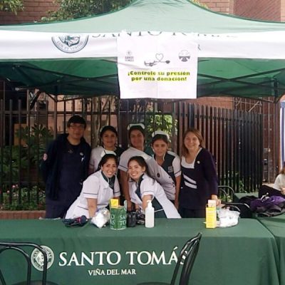 Estudiantes de Técnico en Enfermería de Nivel Superior (TENS) del CFT Santo Tomás Viña del Mar colaboraron con la Teletón.
