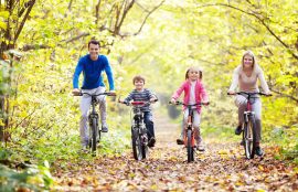 deporte en familia con bicicleta