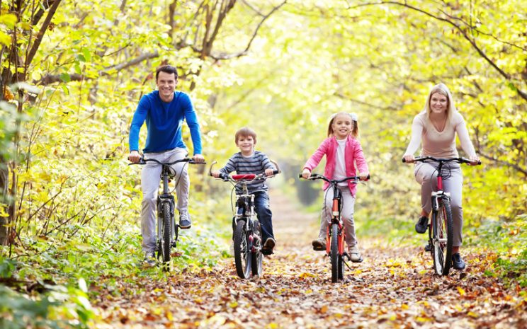 deporte en familia con bicicleta