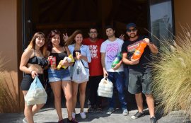 Un grupo de estudiantes de Santo Tomás posa para la foto durante la actividad de bienvenida del año 2016.