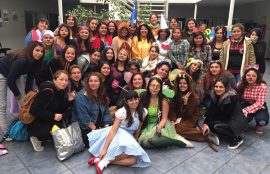 Las estudiantes de Santo Tomás Puente Alto se vistieron de sus personajes literarios infantiles favoritos y contaron los cuentos clásicos a sus compañeros.