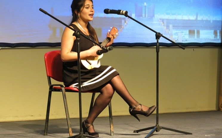 Charlotte Gaete durante su presentación artística en el Concurso Puente Chino 2017.