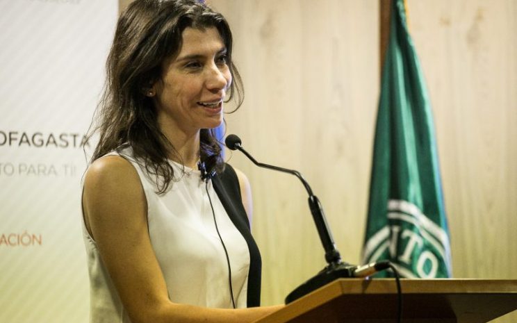 Alejandra Mustakis, Presidenta de ASECH