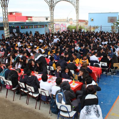 Gastronomía y Preparador Físico llenaron de alegría el Liceo Oscar Bonilla