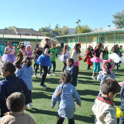 "Mechoneo solidario" en colegio Manuel Bulnes de Quilpué, por DAE Santo Tomás Viña del Mar