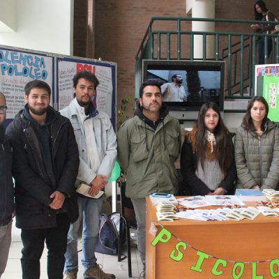 Estudiantes y docente, psicología clínica.