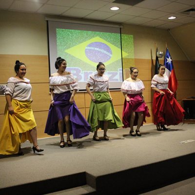 Alumnas con Baile representativo de Brasil.