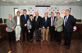 Autoridades de Santo Tomás, junto al presidente del comité olímpico de chile y los presidentes de las cinco federaciones deportivas nacionales.
