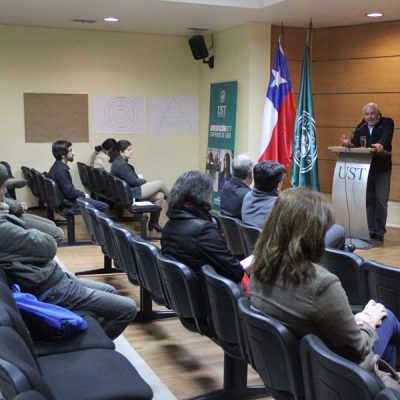 Eduardo Alcayaga, Presidente del Consejo Regional, entrega su saludo al inicio de la jornada.