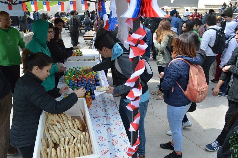 Estudiantes disfrutaron celebración de fiestas patrias