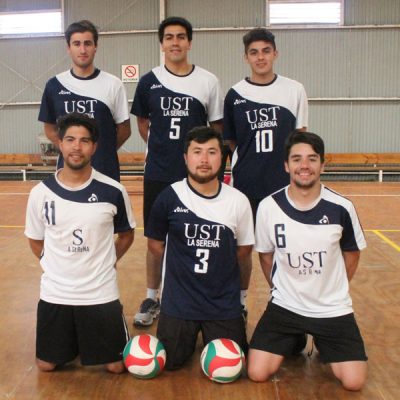 Equipo vóleibol varones UST.