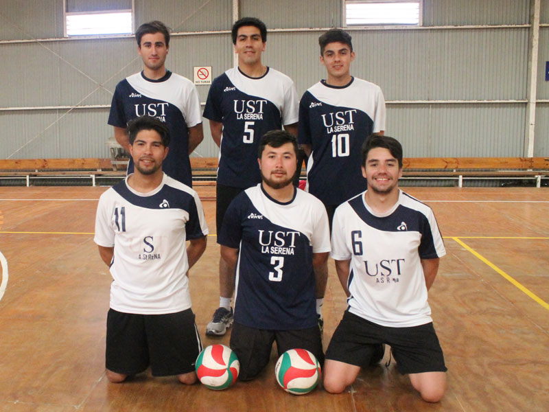 Equipo vóleibol varones UST.