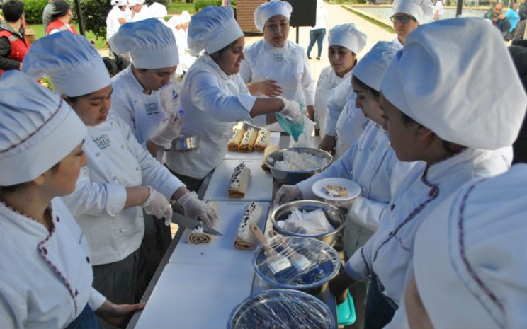 Con cocina en vivo estudiantes del CFT Santo Tomás Osorno festejaron el “Día del Cocinero”