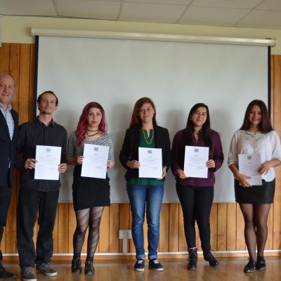 Estudiantes Diseño Gráfico IP Santo Tomás Puerto Montt certificados en Diseño Corporativo