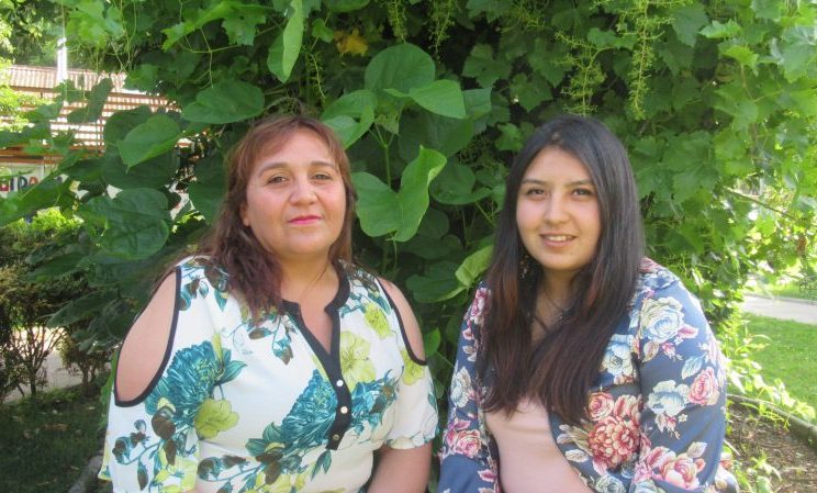 madre e hija estudian trabajo social en chillán