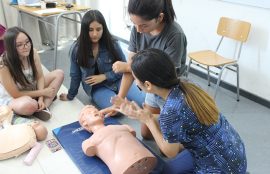 Más de 20 jóvenes participan del curso.