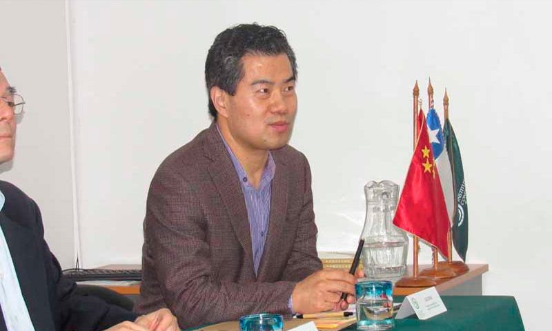 Ex embajadores chinos dictan conferencia en IC UST Viña del Mar