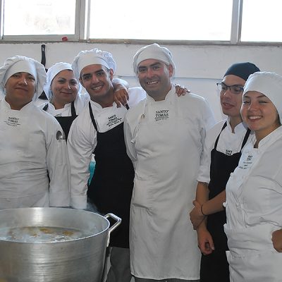 Mechoneo Solidario en Santo Tomás Viña del Mar