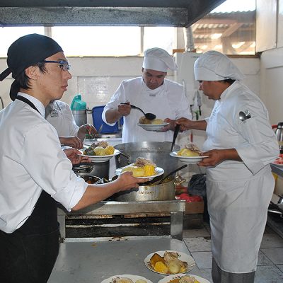 Mechoneo Solidario en Santo Tomás Viña del Mar