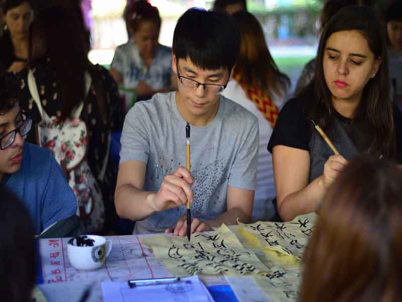Instituto Confucio UST participa en diversas ferias para promover el idioma y la cultura china