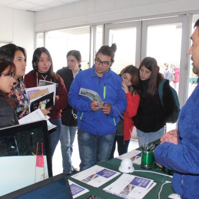 Stand informativo carrera de Técnico en Podología Clínica.