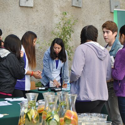 Feria "Súper Alimentos" Escuela de Nutrición y Dietética UST Viña del Mar