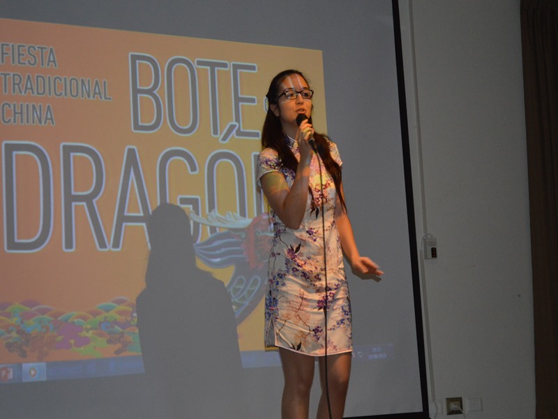Valentina Ramos, estudiante de Enfermería UST participó con el canto
