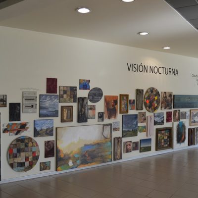Exposición "Visión Nocturna" en hall central de Santo Tomás Temuco